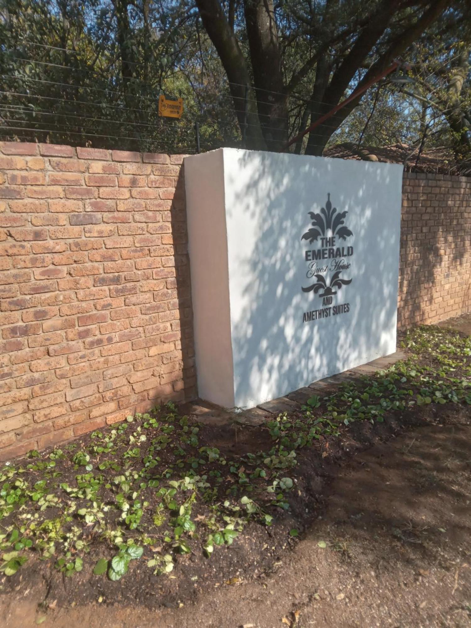 Emerald Guest House Springs מראה חיצוני תמונה