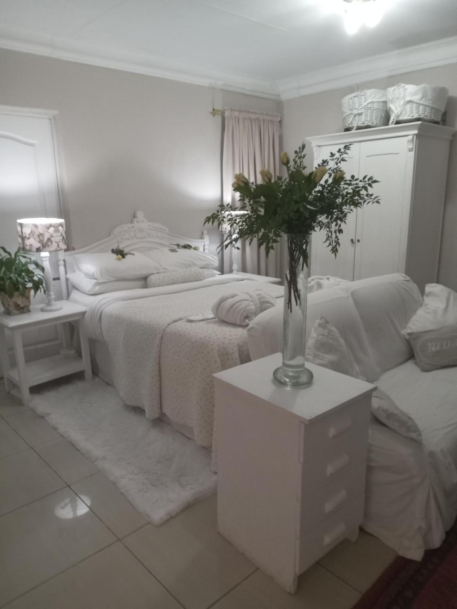 Emerald Guest House Springs מראה חיצוני תמונה