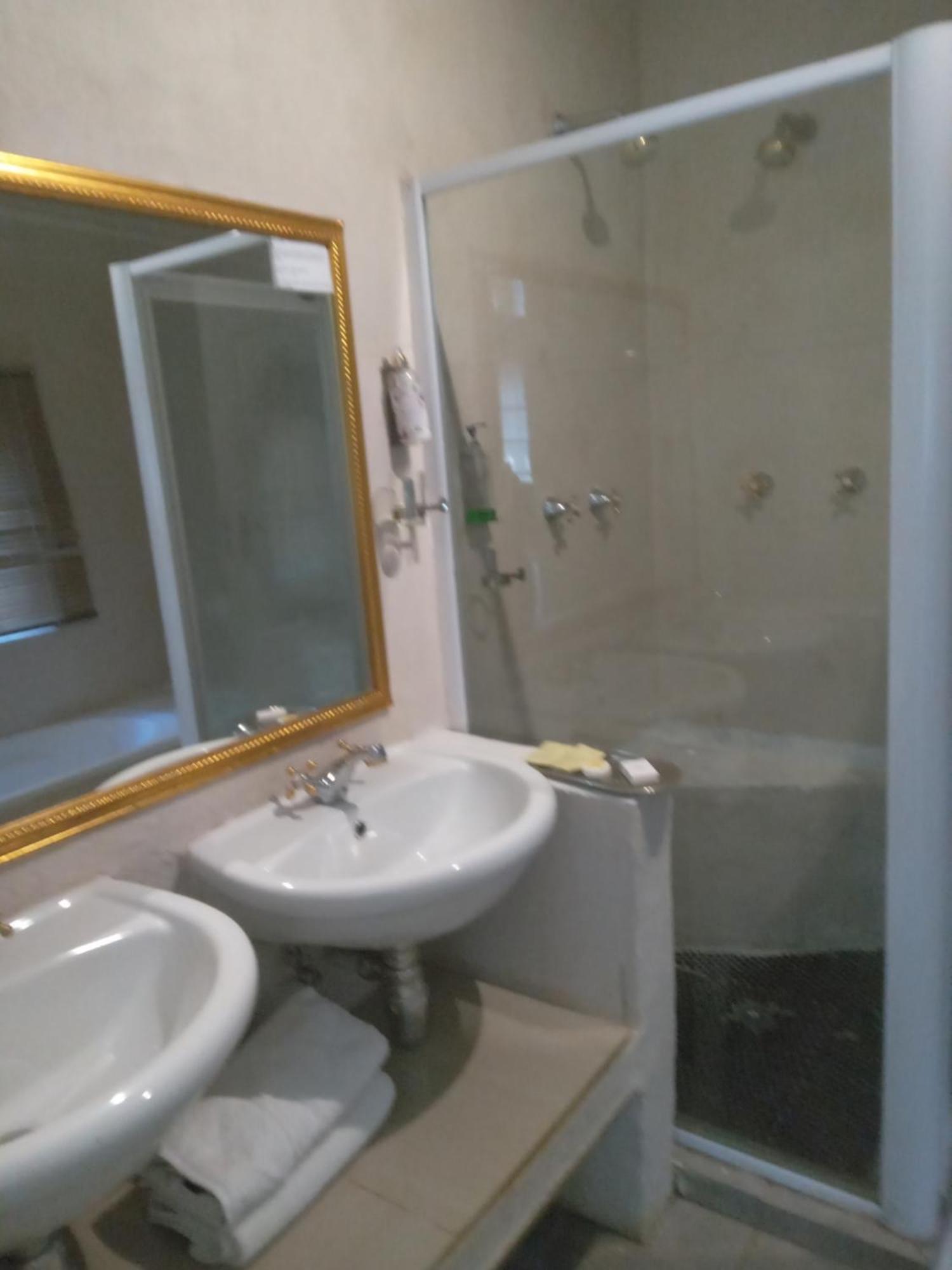 Emerald Guest House Springs מראה חיצוני תמונה